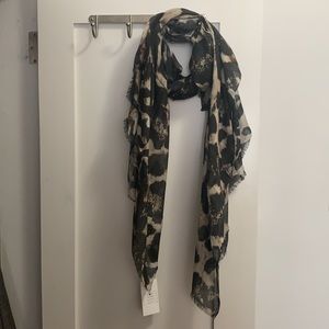 Bindya oversize animal print scarf cheetah